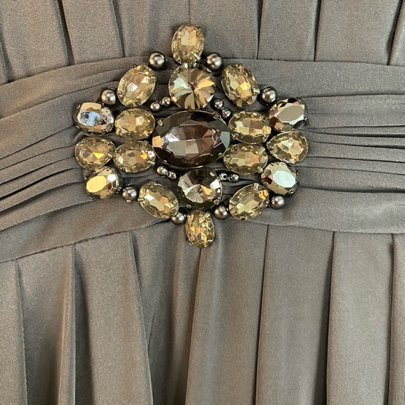 Eliza J Formal Long Dress Gray Sleeveless V-Neck Glam Gown Brooch Detail Size 4 - Picture 4 of 10